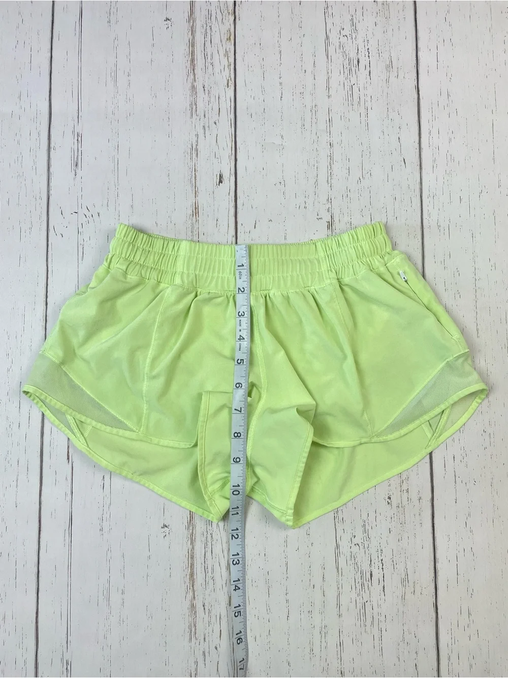 Lululemon Hotty Hot Short ll *2.5”